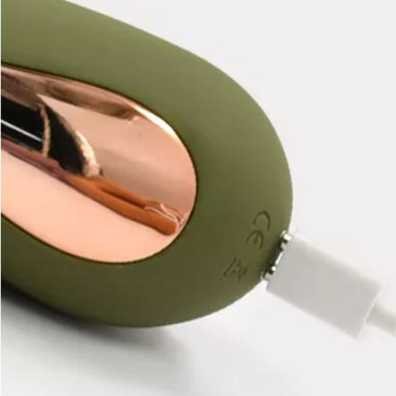 CREME POUNDING CLIT SUCKER (POUNDING&SUCKING) | IN THE NUDE COLLECTION